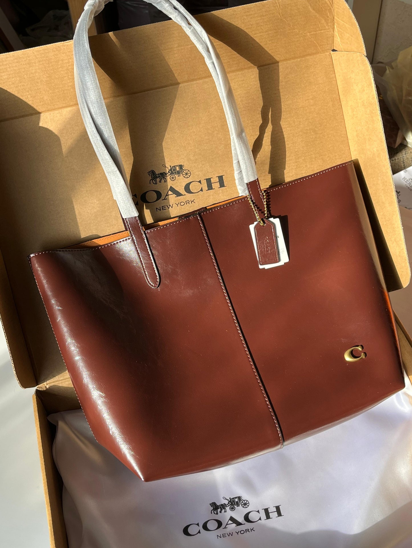 COACH North Tote 32