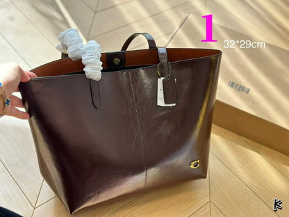 COACH North Tote 32