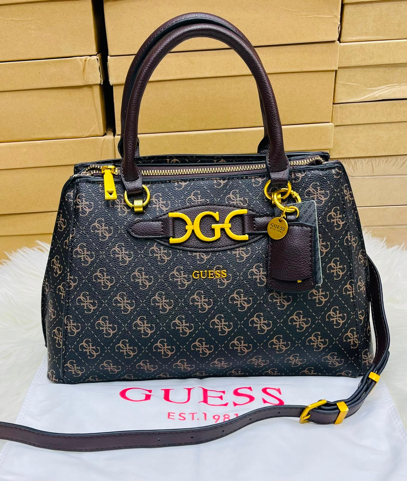 GUESS Izzy Small Girlfriend Satchel