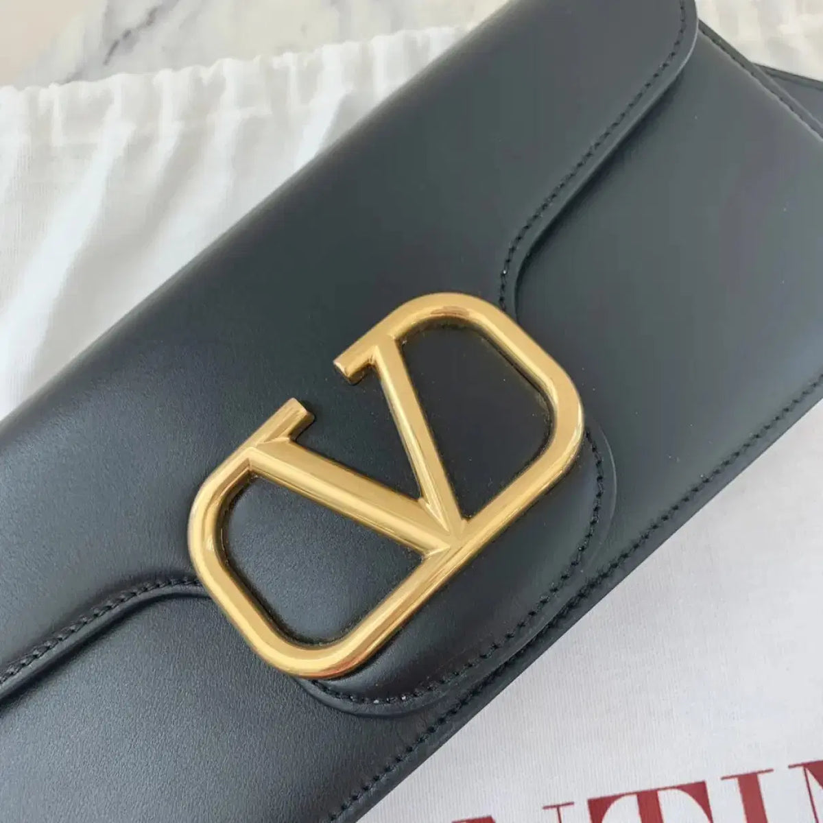 Valentino Garavani VLogo Signature Wallet